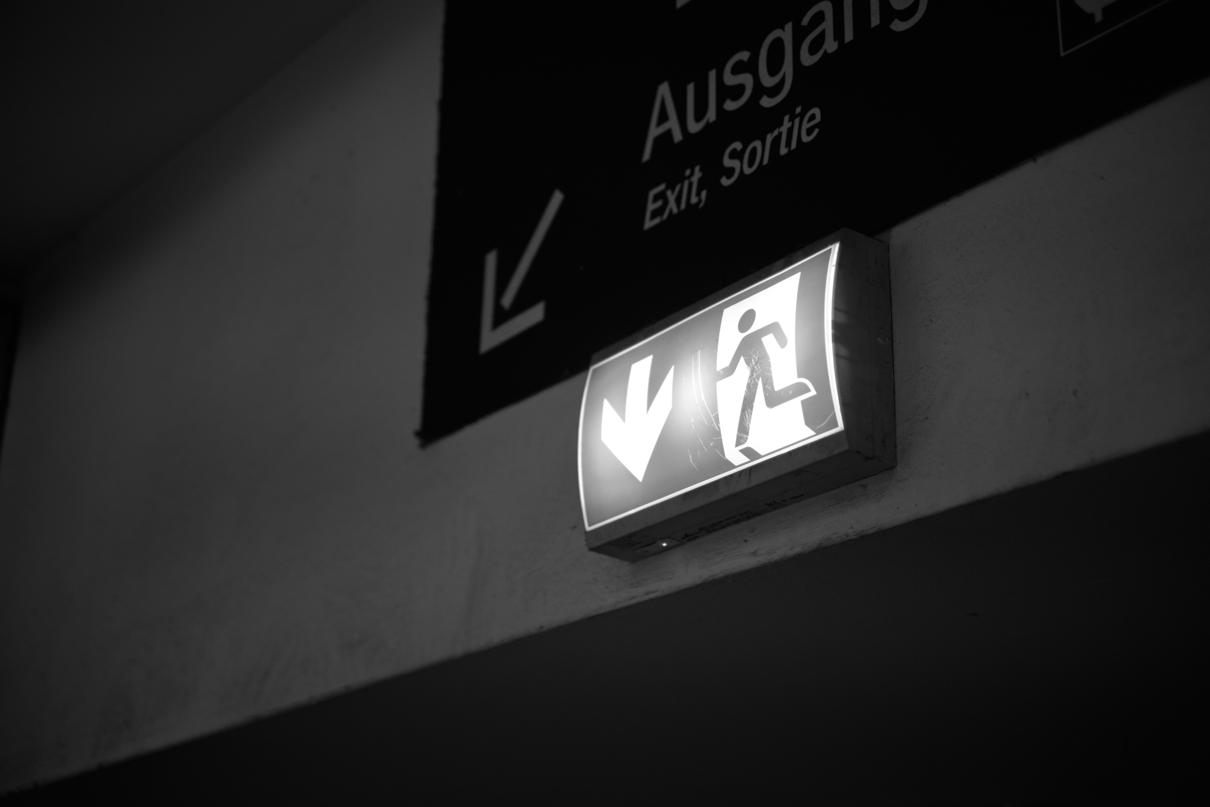 Ausgang, Exit, Sortie